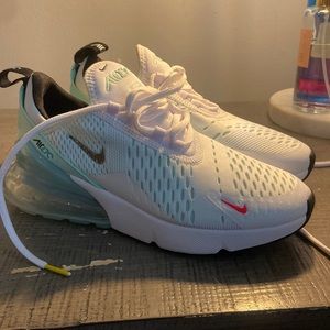 BRAND NEW NIKE AIRMAXES 💚💙